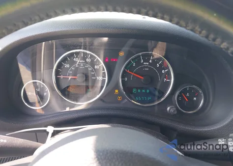 2017 Jeep Wrangler Unlimited Sahara 4X4 z USA, uszkodzony, nr VIN 1C4BJWEG7HL666359